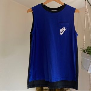 Nike women’s muscle tee with pocket